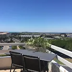 Apartment Face A La Avec Piscine A Sete