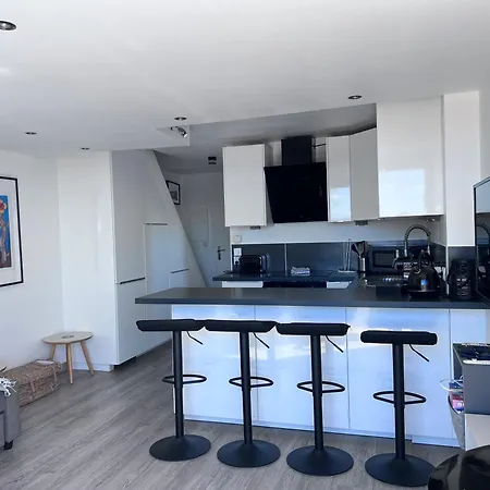 아파트 Face A La Avec Piscine A