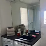 Face A La Avec Piscine A Sète