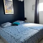 Face A La Avec Piscine A Apartamento Sète