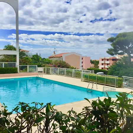 Face A La Avec Piscine A * Sète