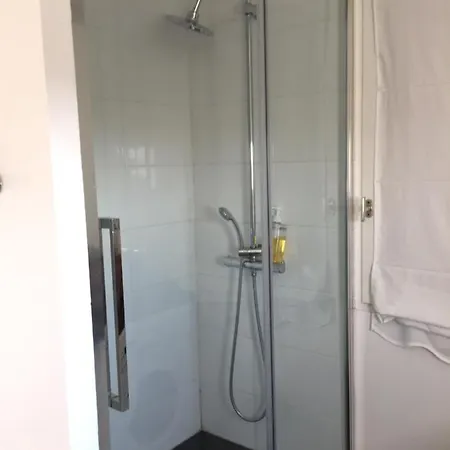 Face A La Avec Piscine A Sète