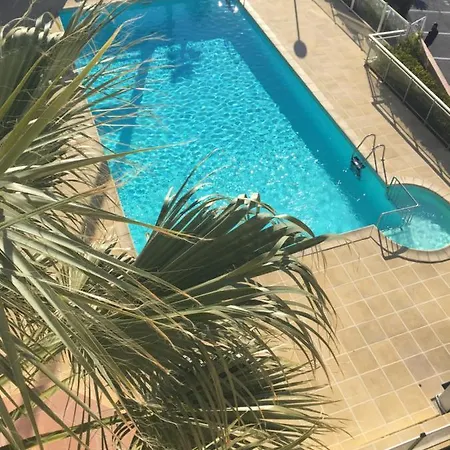 Face A La Avec Piscine A アパート *