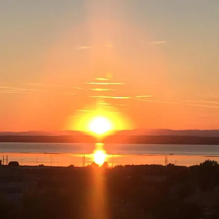 Face A La Avec Piscine A アパート