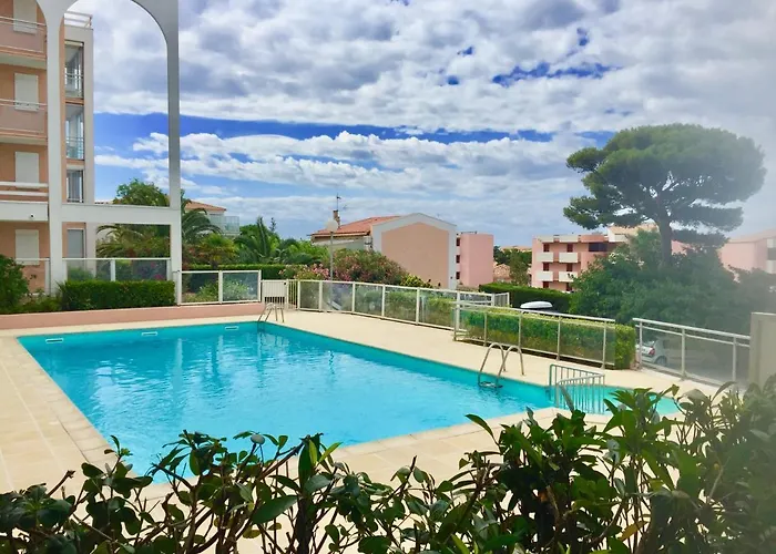 Face A La Avec Piscine A * Sète