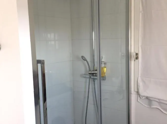 Face A La Avec Piscine A Sète