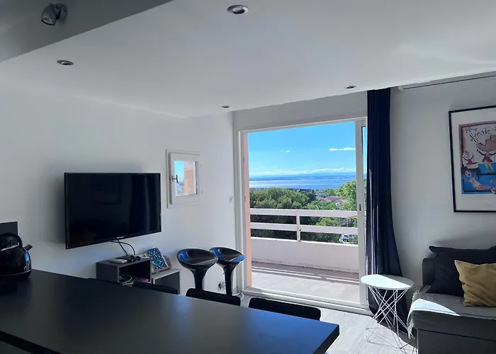 Face A La Avec Piscine A